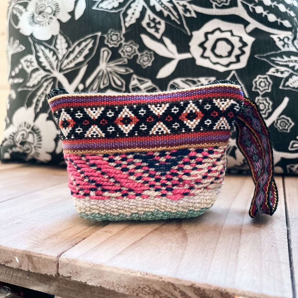 Beautiful hand crafted Peruvian 🌺coin purse